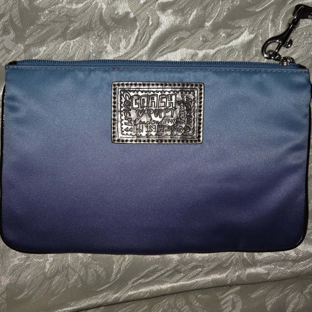 Coach 2Pc Poppy Limited Edition New York City Tote + Wristlet - Picture 7 of 13